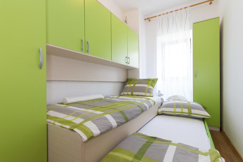 Holiday Home Mery By El-Pi Tours Malinska Exteriér fotografie