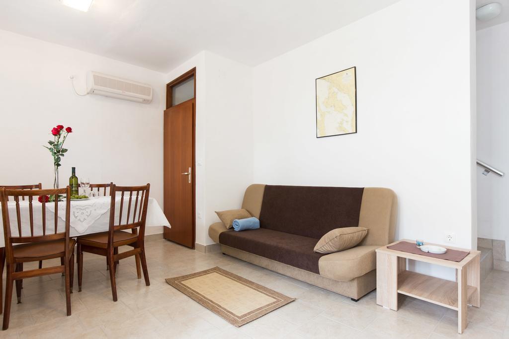 Holiday Home Mery By El-Pi Tours Malinska Exteriér fotografie